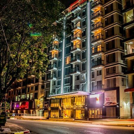 Esperado Lake View Hotel Yangon Exterior foto
