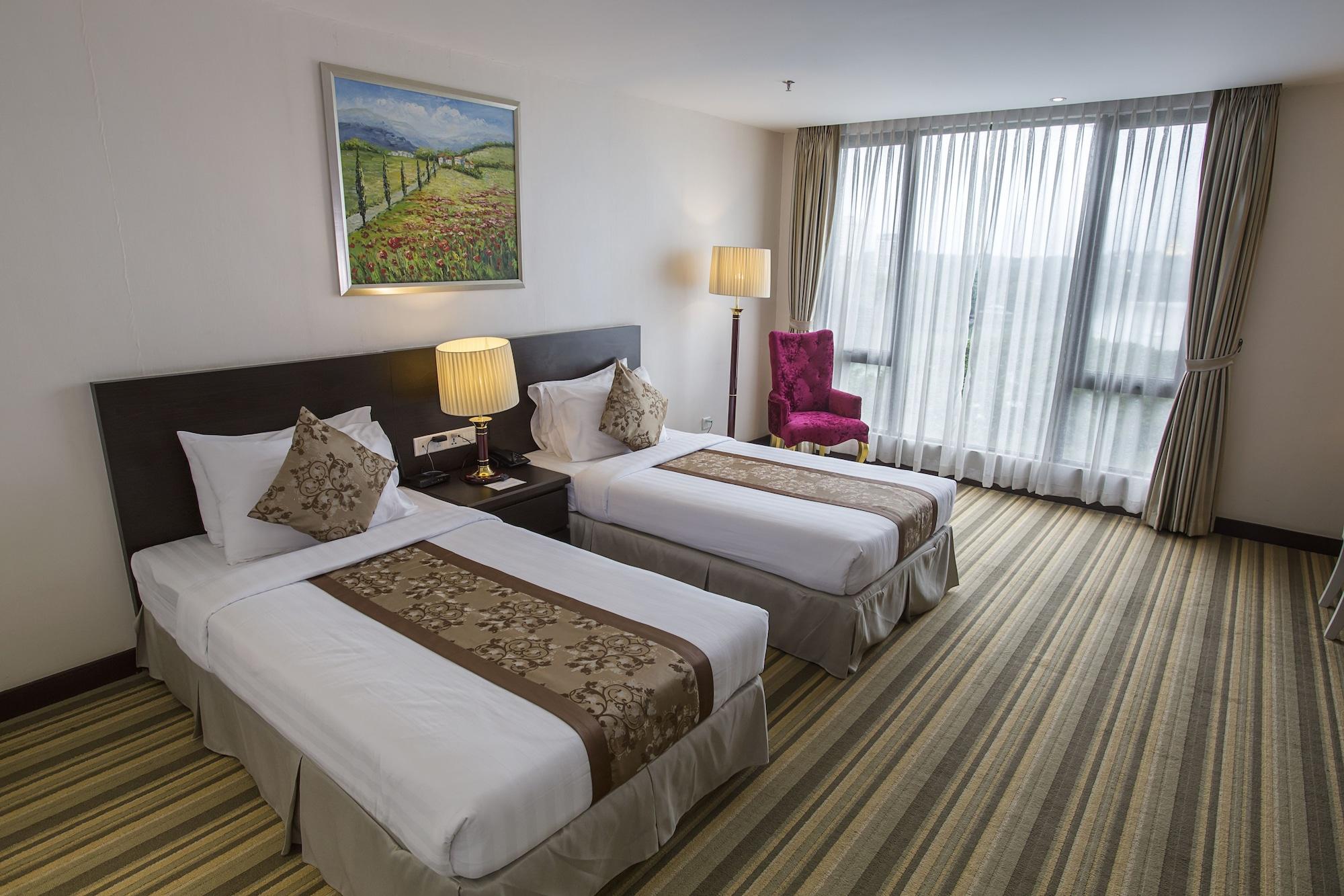 Esperado Lake View Hotel Yangon Exterior foto