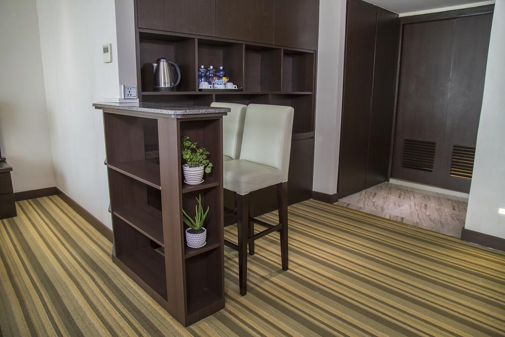 Esperado Lake View Hotel Yangon Exterior foto