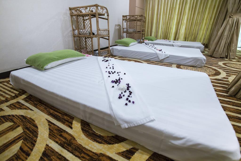 Esperado Lake View Hotel Yangon Exterior foto