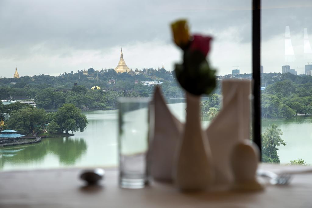 Esperado Lake View Hotel Yangon Exterior foto