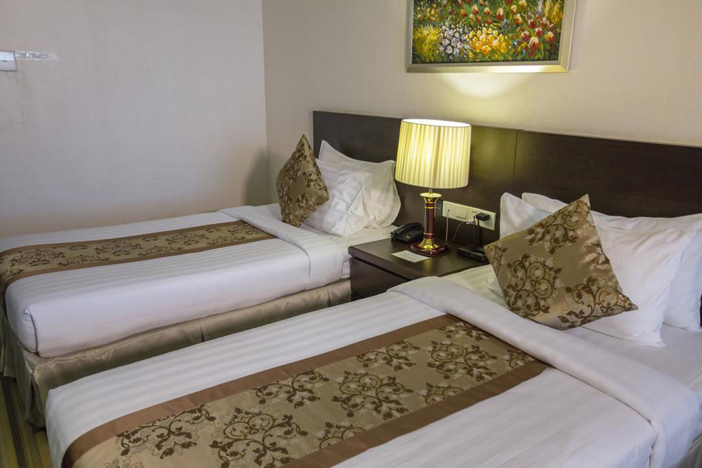 Esperado Lake View Hotel Yangon Exterior foto